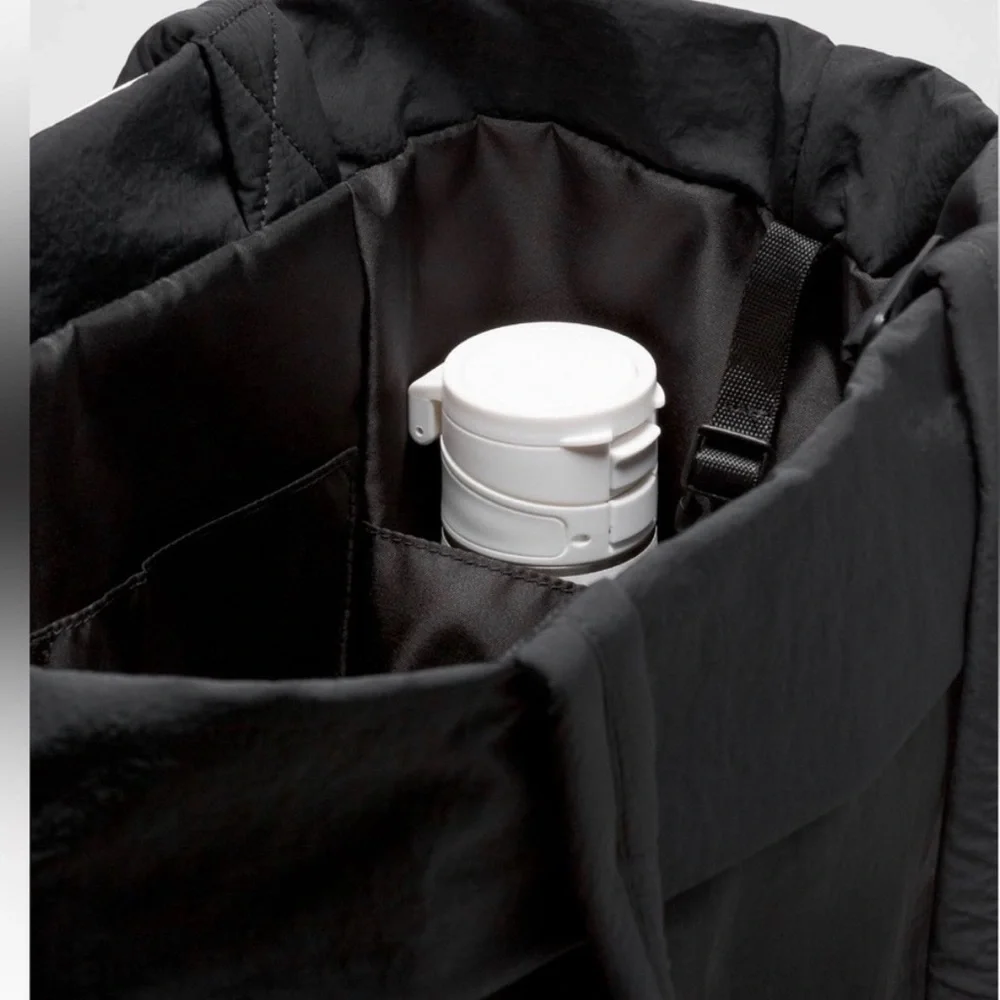 lululemon on my level carry all tote 27.5L - Picture 2 of 4